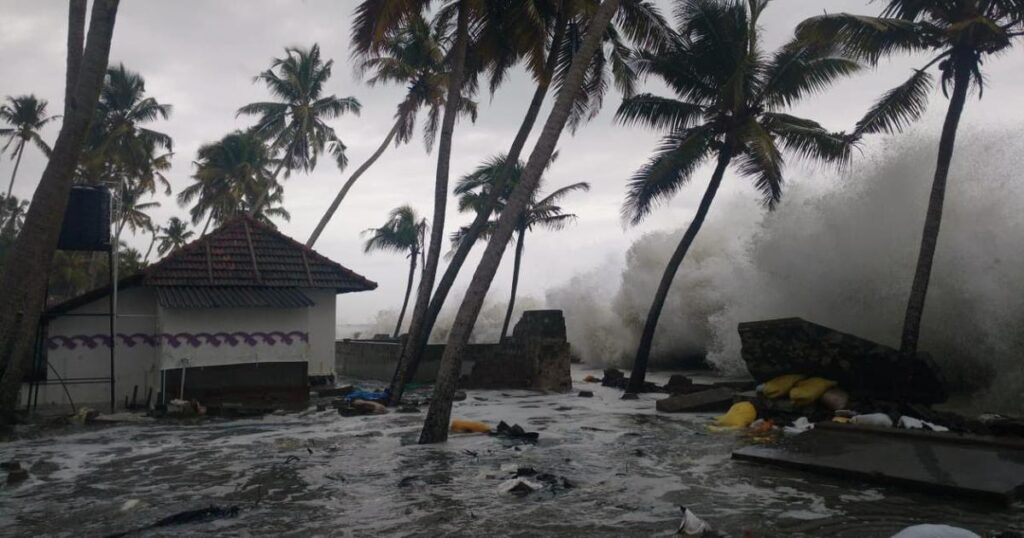 48 മണിക്കൂർ കൂടി ശക്തമായ മഴയ്ക്ക് സാധ്യത; അതീവ ജാഗ്രത വേണമെന്ന് മുന്നറിയിപ്പ്, പൊതുജനങ്ങൾക്ക് ജാഗ്രത നിർദേശം