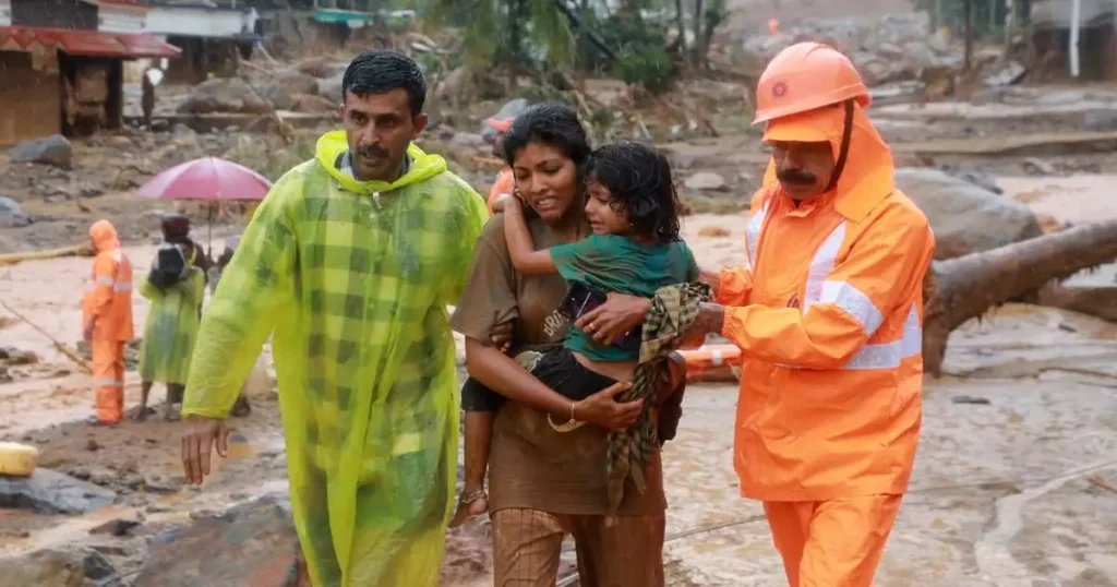 ഏഴിമലയിൽ നിന്ന് നേവിയുടെ റിവർ ക്രോസിംഗ് ടീം വയനാട്ടിലേക്ക്; മരണസംഖ്യ 47 ആയി ഉയർന്നു