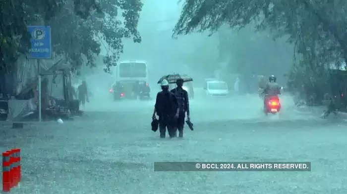 പെരുമഴയാകുമോ? ആഞ്ഞടിക്കാൻ മഴയെത്തുന്നു; ഈ ജില്ലകളിൽ യെല്ലോ അലേർട്ട്, ശക്തമായ കാറ്റിനും സാധ്യത