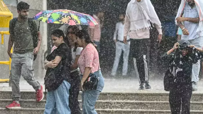 വീണ്ടും പെരുമഴ വരുന്നു; ചക്രവാതച്ചുഴിയും ന്യൂനമര്‍ദ്ദ പാത്തിയും; എല്ലാ ജില്ലകളിലും ജാഗ്രതാ നിർദേശം, മൂന്നിടത്ത് ഓറഞ്ച് അലേർട്ട്