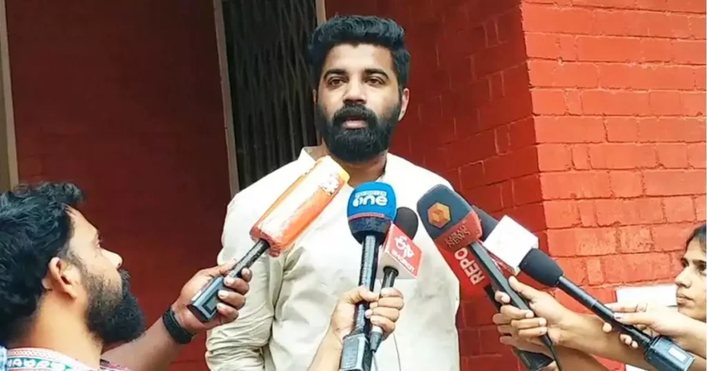 ബിഎ പരീക്ഷ പാസാകാതെ എംഎയ്ക്ക് പ്രവേശനം നേടി പിഎം ആർഷോ
