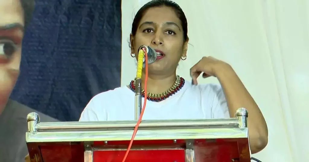 സംവിധായകന്‍ എല്ലാവരുടെയും മുന്നില്‍ വച്ച് തല്ലി.. ആരെങ്കിലും ആവശ്യപ്പെട്ടാല്‍ സഹകരിക്കണം എന്നായിരുന്നു സ്ഥിതി: പത്മപ്രിയ