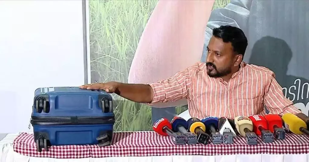 ‘നീലപെട്ടിയിൽ പണമില്ല’- ട്രോളി ബാഗ് വിവാദത്തിൽ സ്പെഷ്യൽ ബ്രാഞ്ച് റിപ്പോർട്ട്